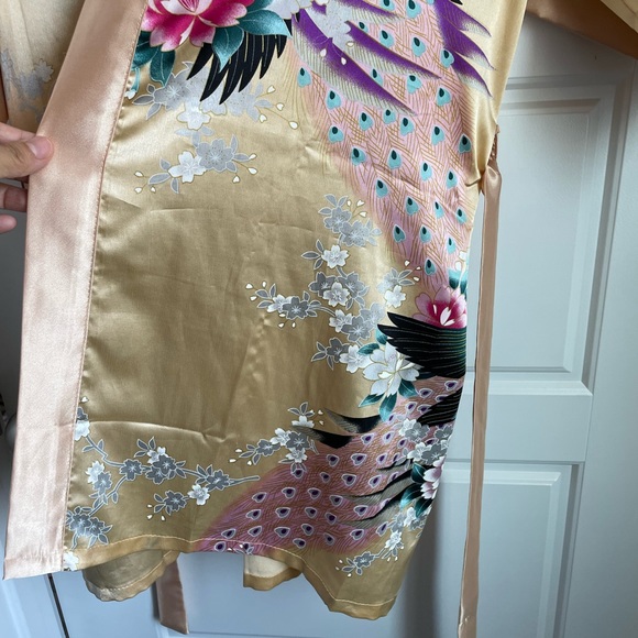 CREAM-COLORED SILK ROBE FROM VIETNAM - Picture 6 of 10